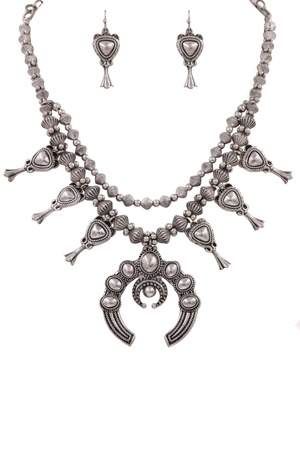 Metal Vintage Western Cresscent Necklace Set
